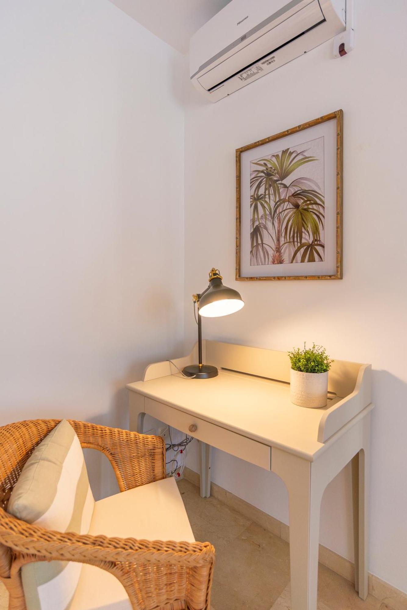 Apartment & Pool In Malaga City Center Exteriör bild